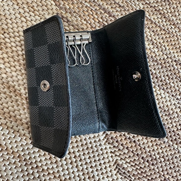 Authentic Louis Vuitton key holder.